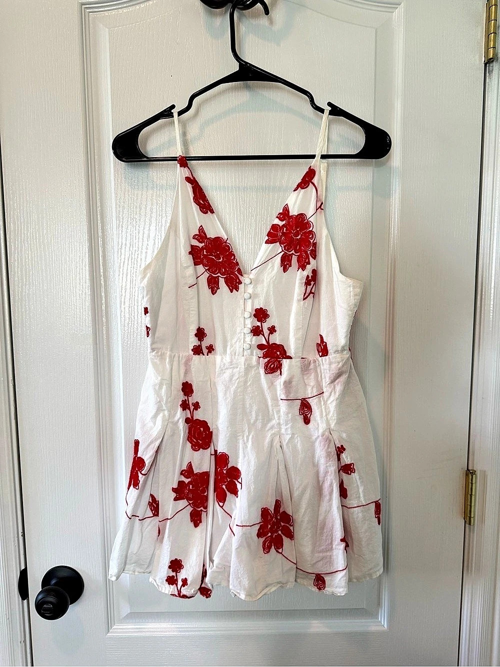 Style Rack Floral Mini Dress in White & Red Size Medium
